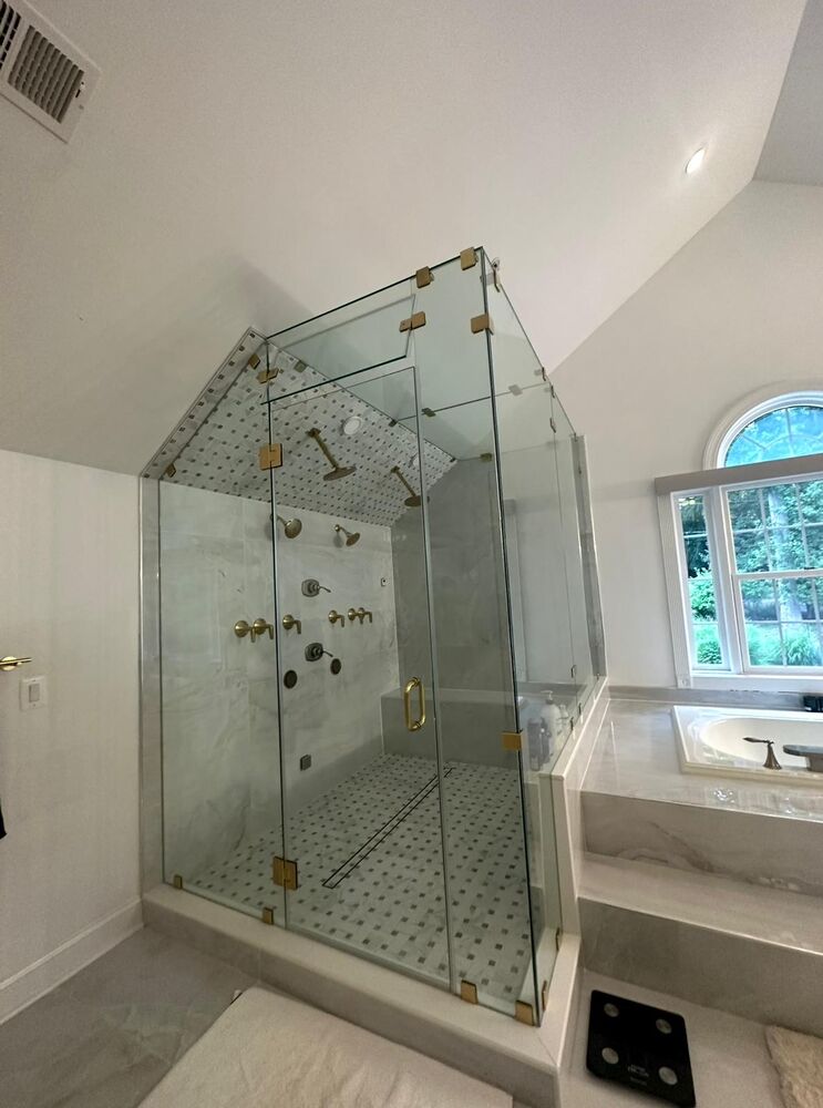 Frameless shower enclosure &mdash; DC Glass Pro